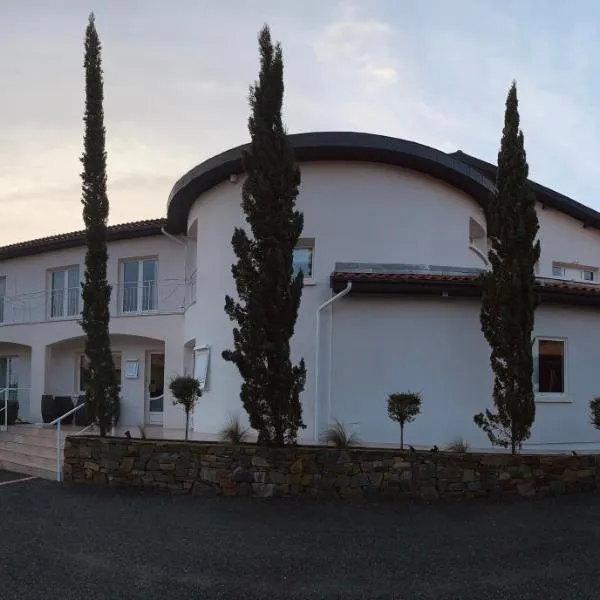 Les Criquets Hôtel & Spa, ξενοδοχείο σε Blanquefort