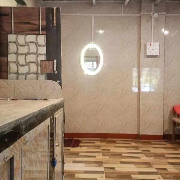 Parvati Niwas Homestay -5 Mins walking frm Revdanda Beach & Fort -Free Wifi，位于阿利鲍格的酒店