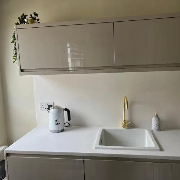Modern two bedroom apartment, hotel in Edinburgh