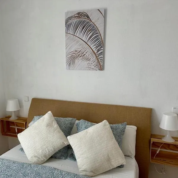 Los Seis Caños, hotel v destinaci Madrigal de la Vera