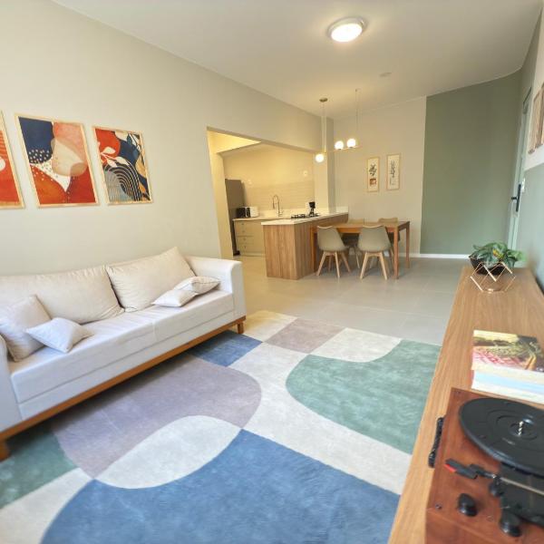 Charmoso Loft com garagem perto de tudo