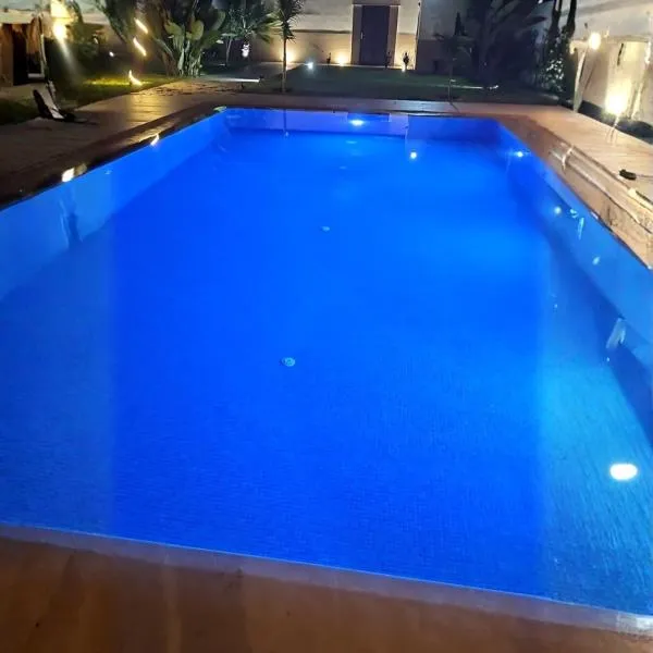 Villa de Luxe à Dar Bouazza Piscine Privée Fibre 100 Mbps Netflix et YouTube Premium, hotel v destinaci Casablanca
