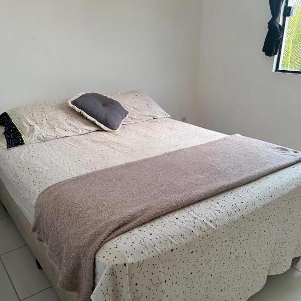 Quarto privativo em ambiente compartilhado com ar condicionado