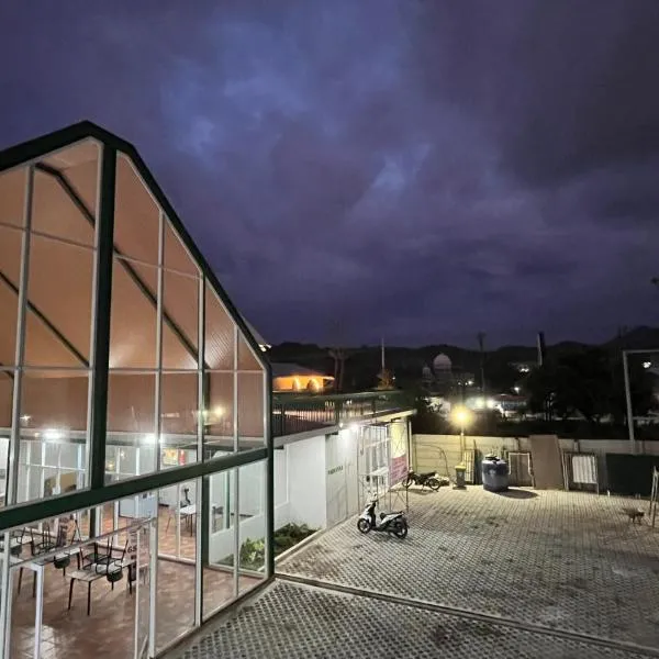 Passifika Hotel Maluk, viešbutis mieste Maluk