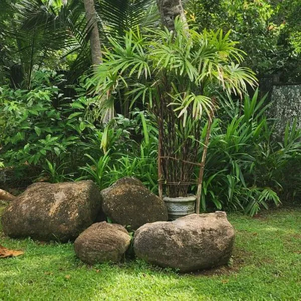 Guruwaththa Eco Lodge, hotel v Hikkaduwě