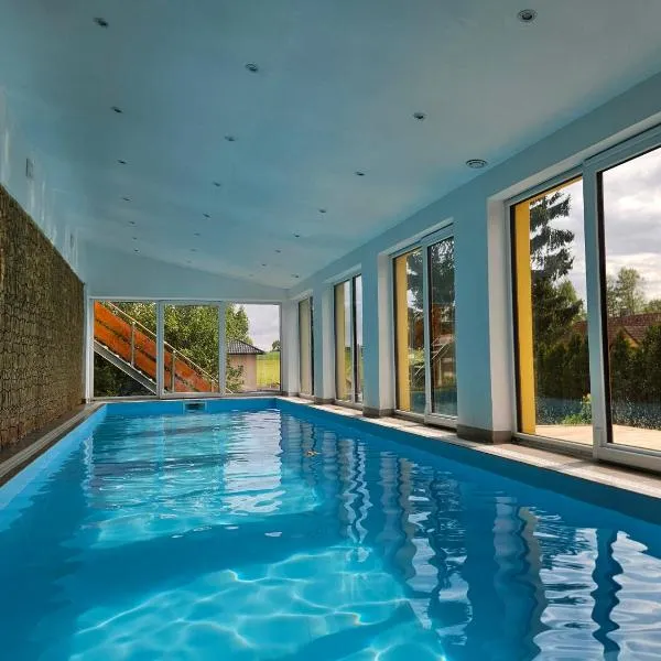 Vířivka a sauna na pokoji,nebo na vlastní terase - Farma u Příbrami, hotel v Příbrami