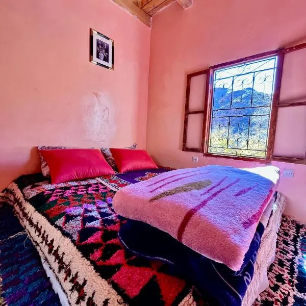 Gite Megdaz Ouhadouch, hotel in Megdaz