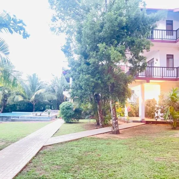 Ashansa Lagoon Resort，位于坦加拉的酒店