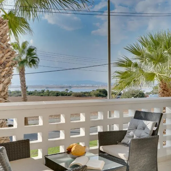 Elisabeth Salt Lake views 200m from Makenzy beach, hotel in Larnaka