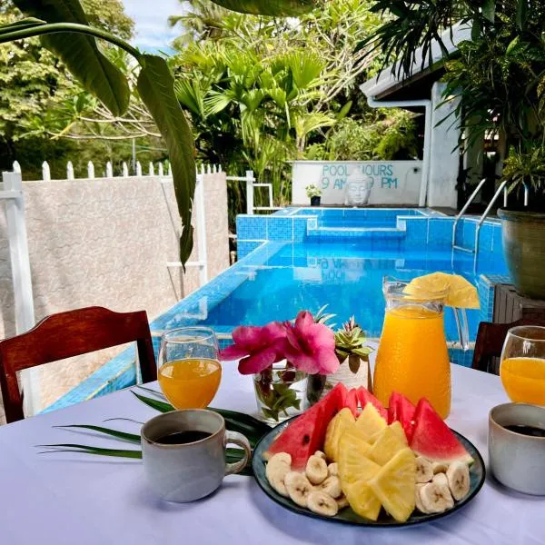 Kika Zaru Free MA Park Tour & Breakfast, hotel en Manuel Antonio