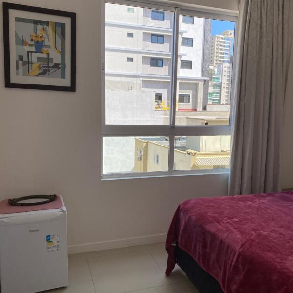 Suíte 1 com cama de casal,em apartamento compartilhado ar condicionado, tv, e Wi-fi -frigobar - Foto 2