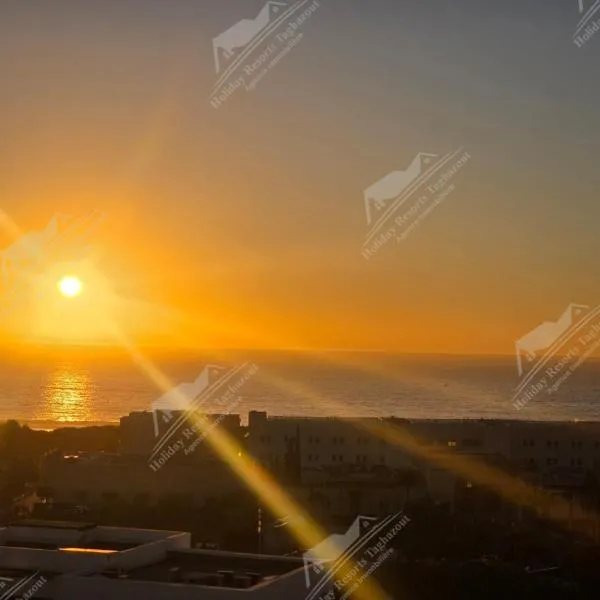 Ocean's Whisper 3 Bedroom Ocean View Taghazout Bay Tamourit, hotelli kohteessa Taghazout