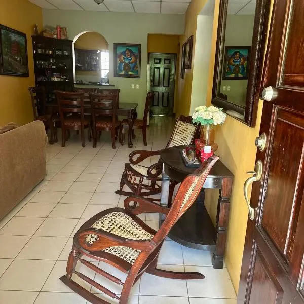 Hostal Casa Anita, hôtel à León