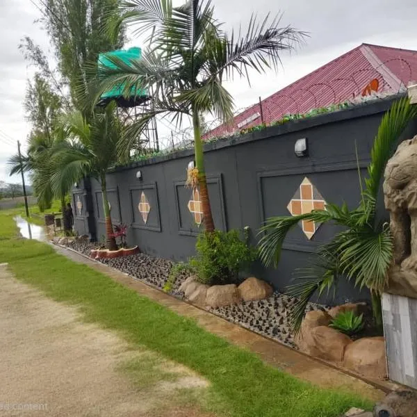 Seven Palms Executive Lodge, hotel v Ndole