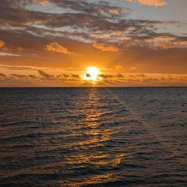 4Beds- Beachfront Bungalow, hotel din Flic-en-Flac