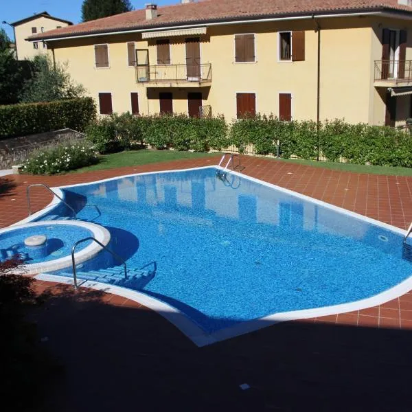 Apartment at Garda Lake, hotel in San Zeno di Montagna