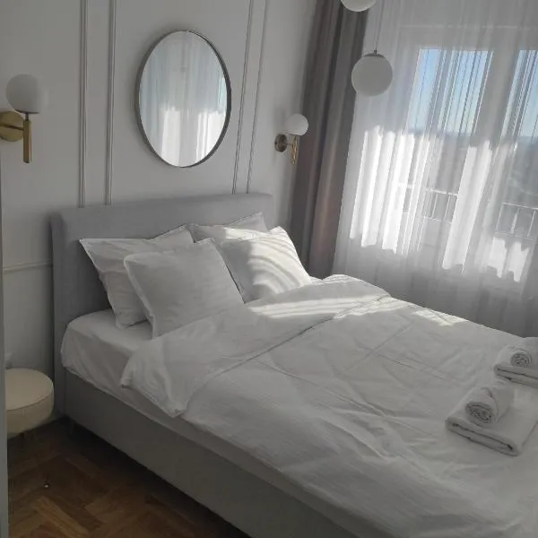 Lullaby apartment 2, moderan stan sa spavaćom sobom i privatnom garažom, hotel v destinaci Bijeljina