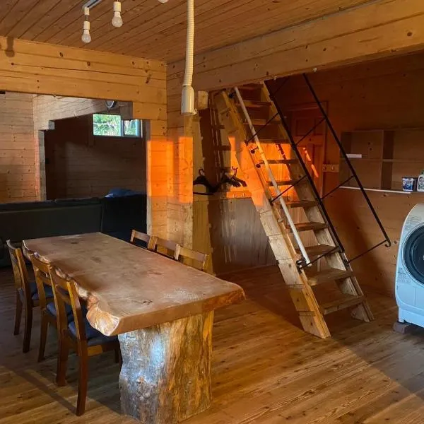 large log cabin 桜, hotell i Toyoura