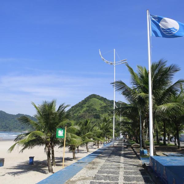 Apto com Garagem, Perto das Praias