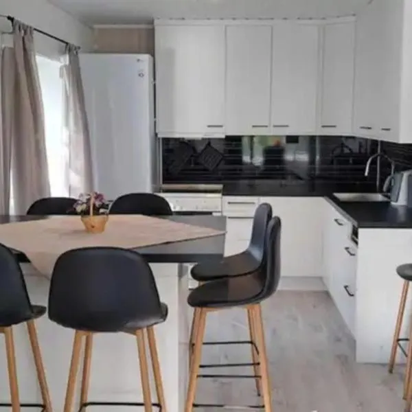 Sentralt beliggende leilighet โรงแรมในแฮมเมอร์เฟสต์