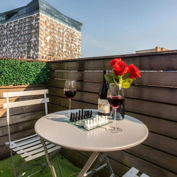 City Centre 2BR2BA Balcony Apt@The CubeMailbox, hotel a Birmingham
