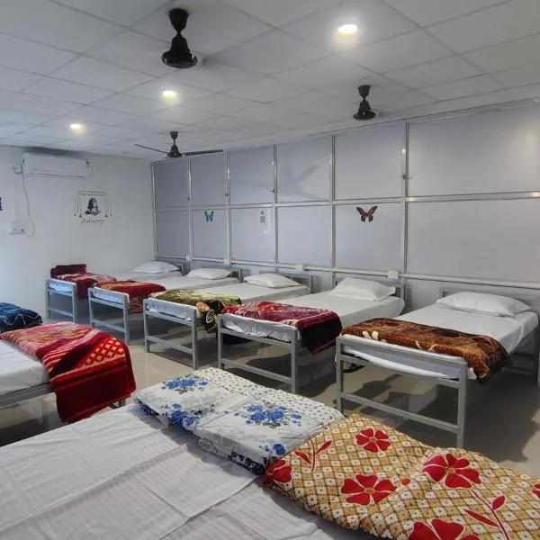 Maa Tarini AC Dormitory โรงแรมในBalasore