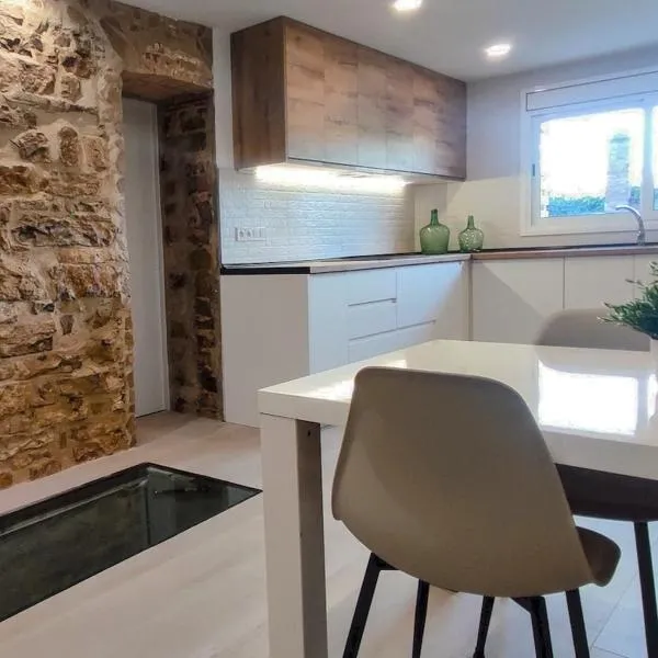 Casa de poble Cal Casellas، فندق في San Martín Sasgayolas
