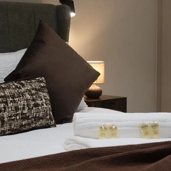 Stylish Leeds City Centre Apartment with Town Hall Clock Views - Close to Train Station, khách sạn ở Central Station