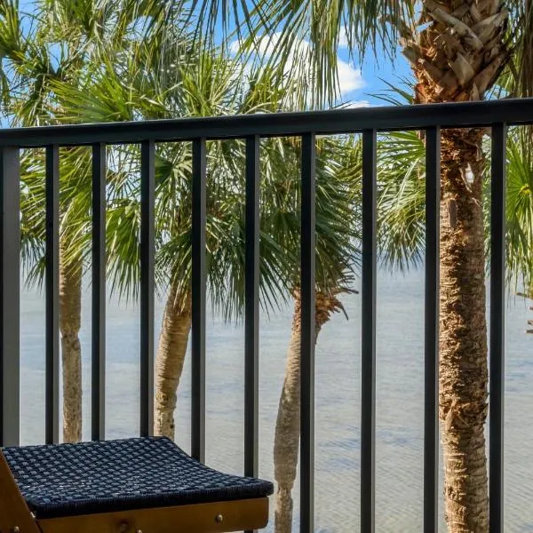 Sandestin Bayfront Studio with balcony and breathtaking views, hotel em Destin