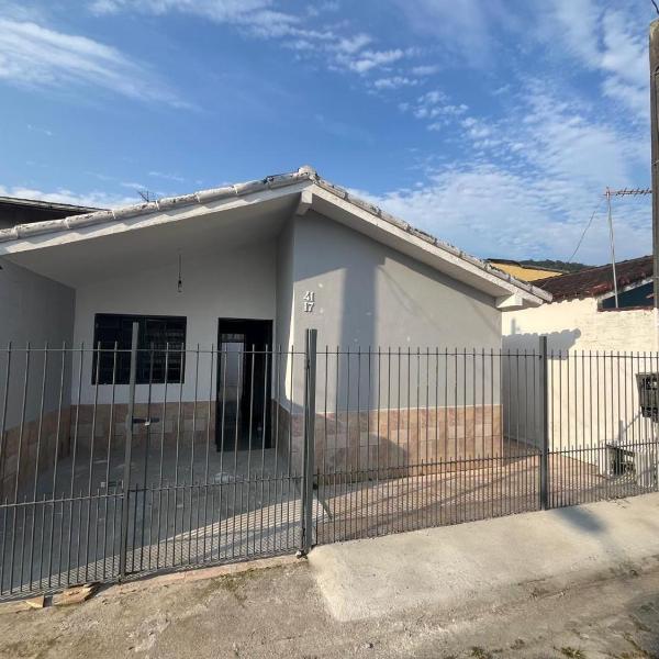Casa 2 quartos próx a martin de Sá