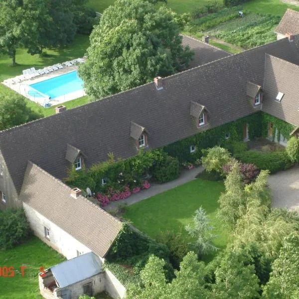 Charming Chalet with Swimming Pool in Quend, hotel in Quend