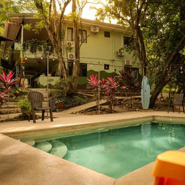 Casa Pura Vida Surf Hostel - Tamarindo Costa Rica, hotel en Tamarindo
