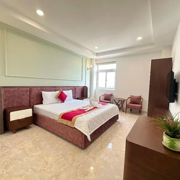 Phu Gia Hotel 13-15 Hoàng Quốc Việt، فندق في مدينة هوشي منه