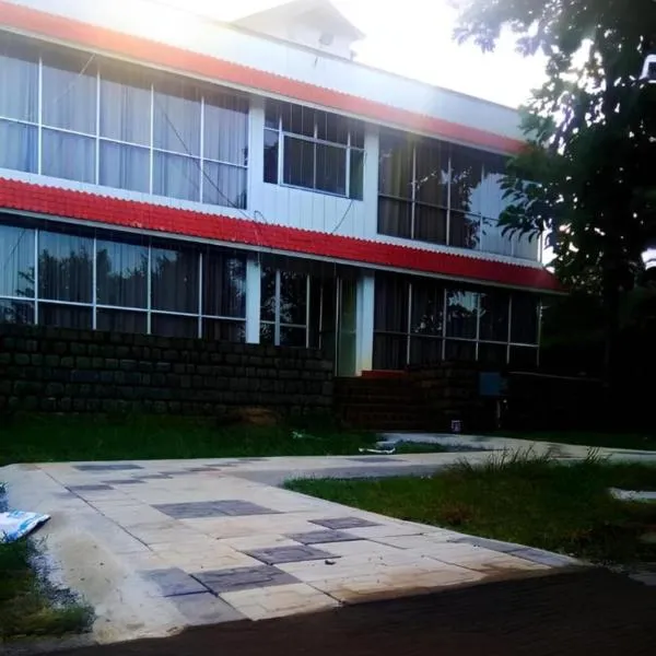 Glass House Yelagiri, hotel in Yelagiri