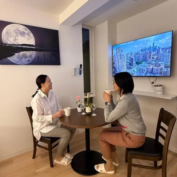 Moon Base Tokyo Inn, hotel em Tóquio