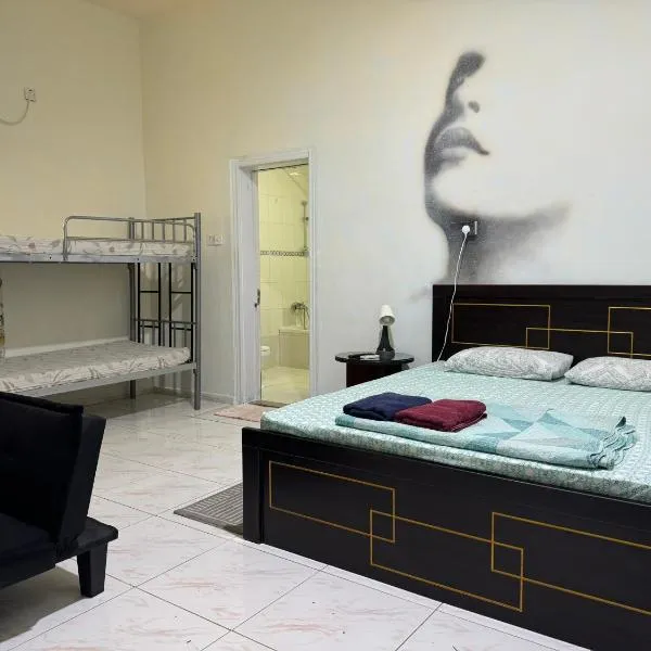 Basic Private Room with attached bathroom - No Parking Space، فندق في أبوظبي