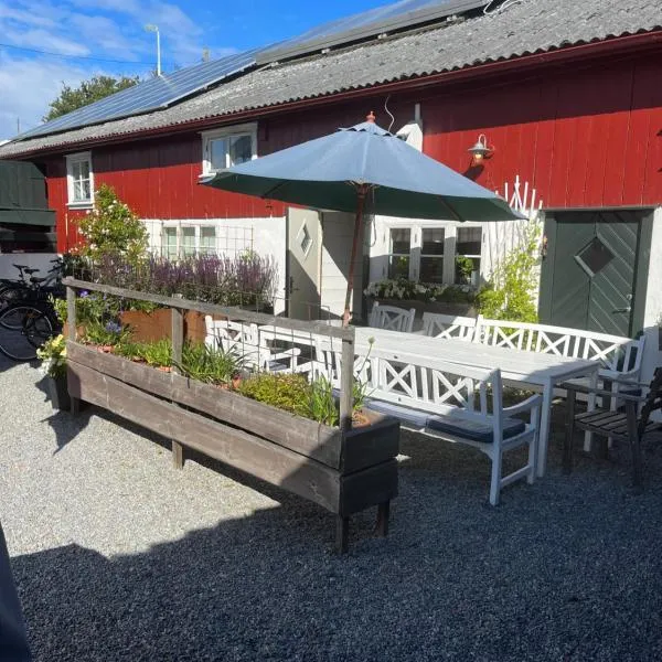 Rovor och Rum Ladugården, hotel em Skärhamn