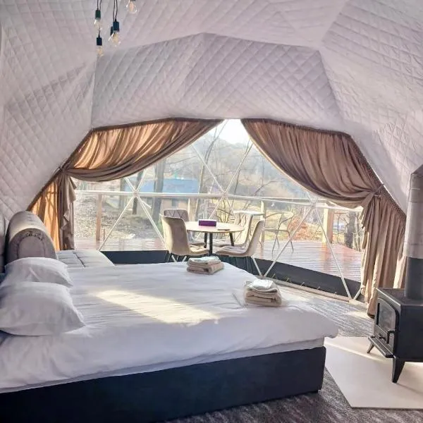 SVOI Chalet, hotel in Vyshka