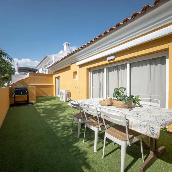 Casa Calma - Terrace, BBQ and sunshine for families, hotel v mestu Estepona
