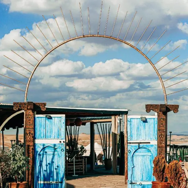 Agafay Yes We Camp Luxury Lodge Restaurant & Spa, hotel in Aït Mazou