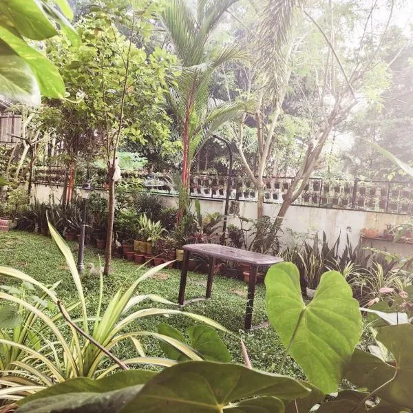 Cosy & homely full cottage, hotel in Cochin