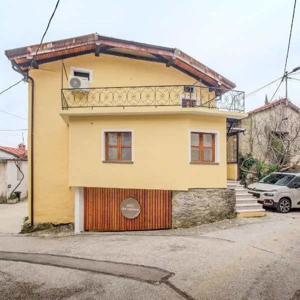 Holiday Home Pr'Lukčevih with 4 Bedrooms & Indoor Sauna: Kanal şehrinde bir otel