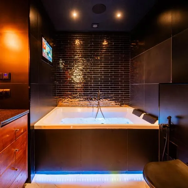 ANS Hanza Tower Apartment with private jacuzzi - Swimming pool, sauna, jacuzzi, viewing terrace, ξενοδοχείο σε Στετίνο