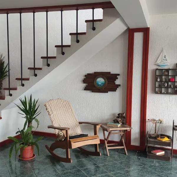 Woodpecker Backpacker Hostel, hotel in Herceg-Novi