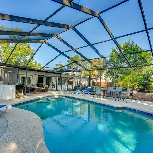 Dock and Beautiful Views! Spacious Bellows Lake Gem, hotel in Tampa