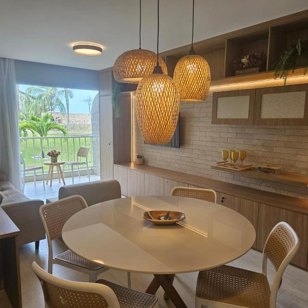 Flat com sala, suíte e banheiro social - pé na areia na praia de Muro Alto - Marupiara Suites