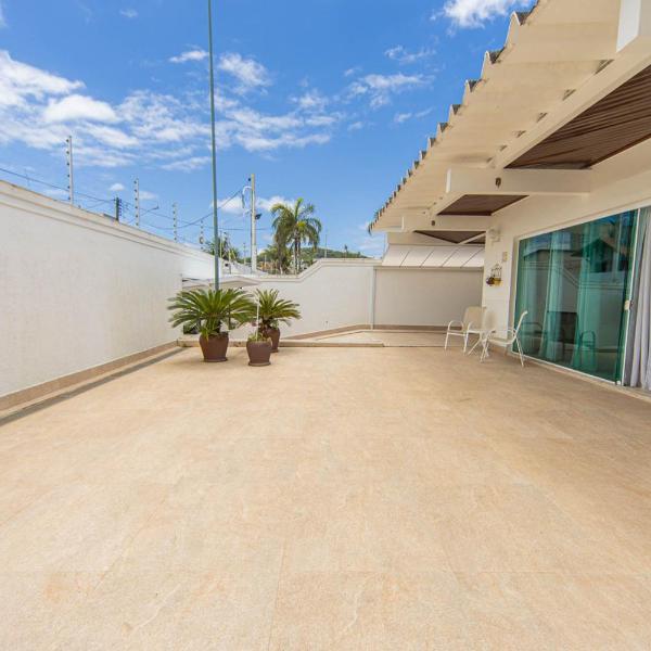 Incrível e Ampla Casa a 200m da Praia da Enseada