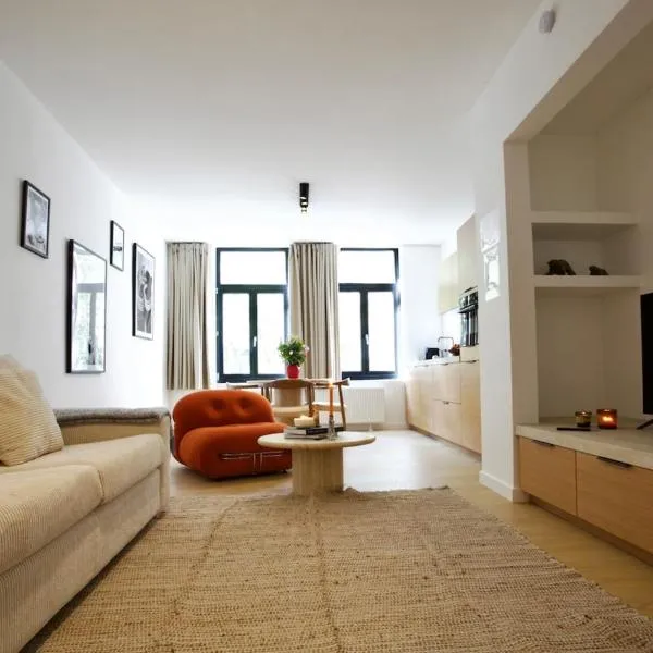 Hip apartment between South & Historic Antwerp, hotel u Antverpenu