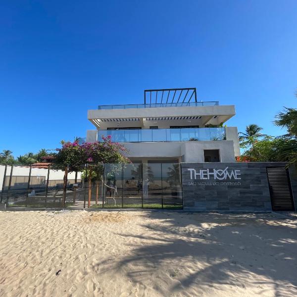 Pé na areia com piscina privativa e 3 suítes