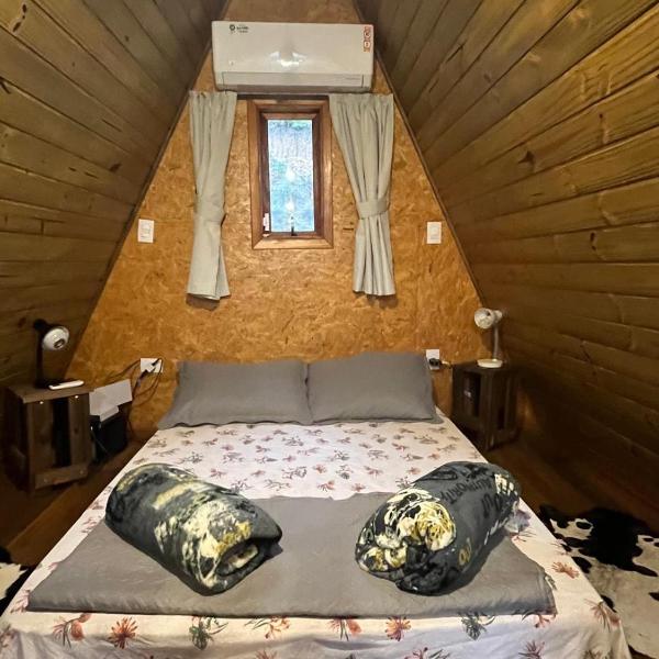 Chalé romântico com hidro, lareira e churrasqueira na Serra - Foto 2